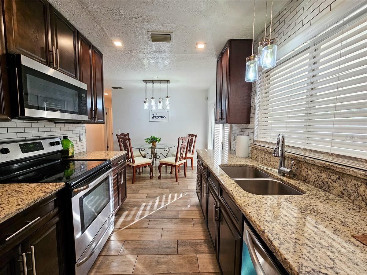 212 CORTEZ AVENUE — photo 13 of 41