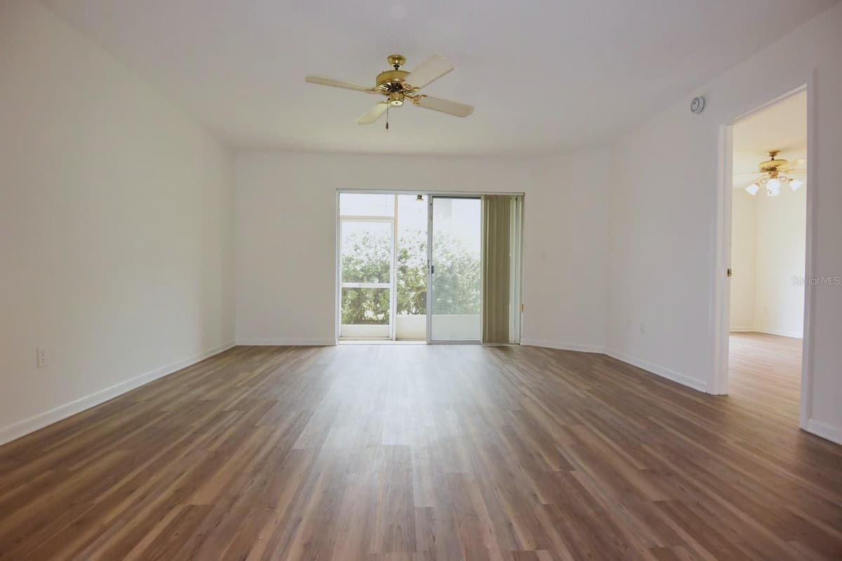 4908 MYRTLE OAK DRIVE — photo 13 of 29