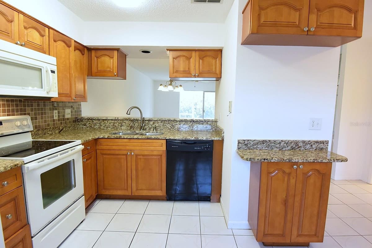 4908 MYRTLE OAK DRIVE — photo 8 of 29