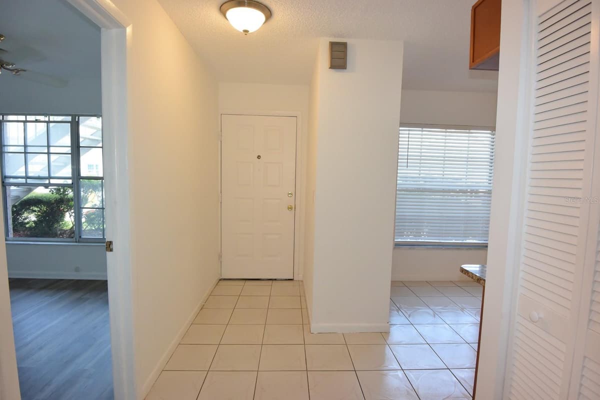 4908 MYRTLE OAK DRIVE — photo 4 of 29