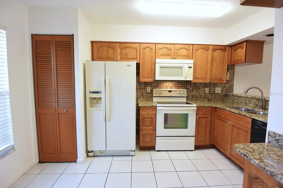 4908 MYRTLE OAK DRIVE — photo 5 of 29