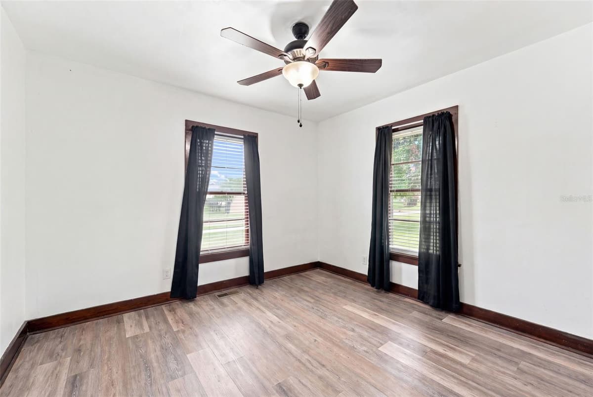 316 AMELIA AVENUE — photo 14 of 38