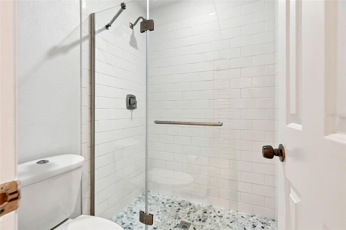 934 BERKLEY COURT — photo 20 of 37