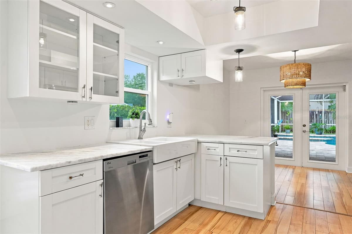 934 BERKLEY COURT — photo 12 of 37