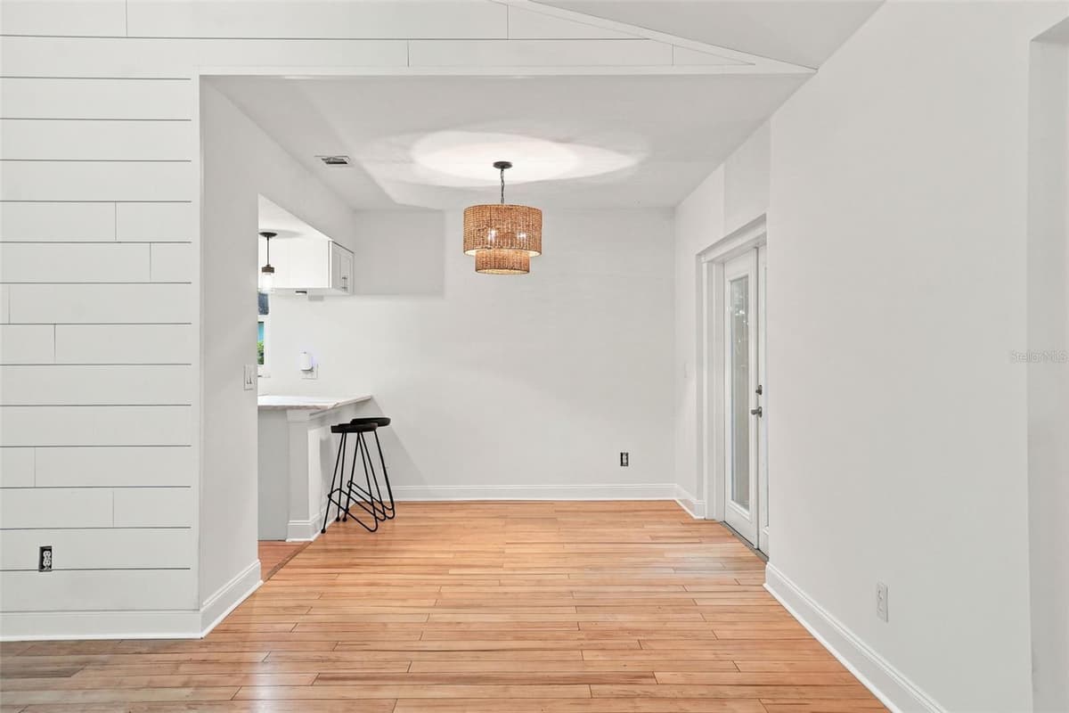 934 BERKLEY COURT — photo 14 of 37
