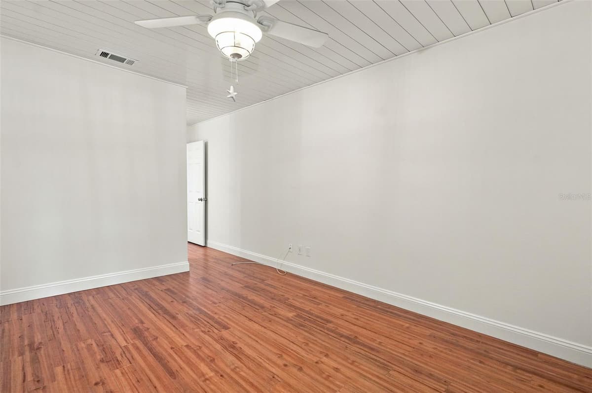 934 BERKLEY COURT — photo 18 of 37