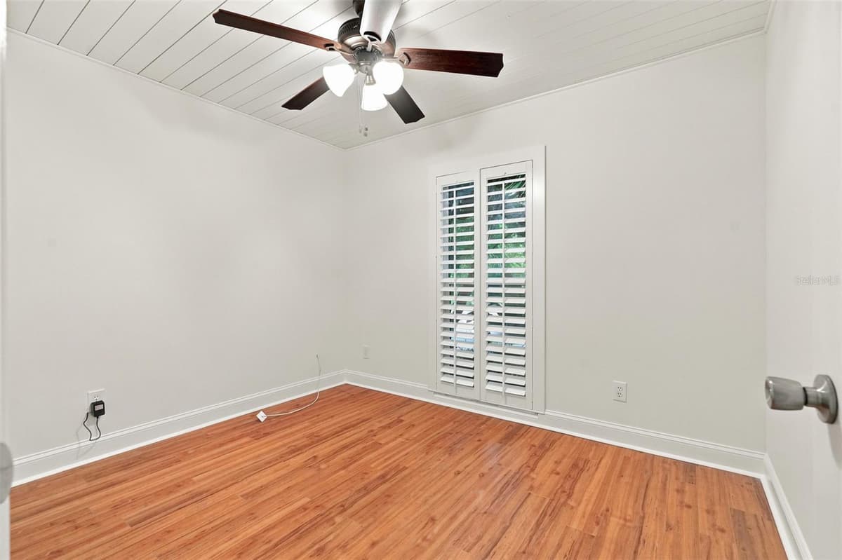 934 BERKLEY COURT — photo 21 of 37