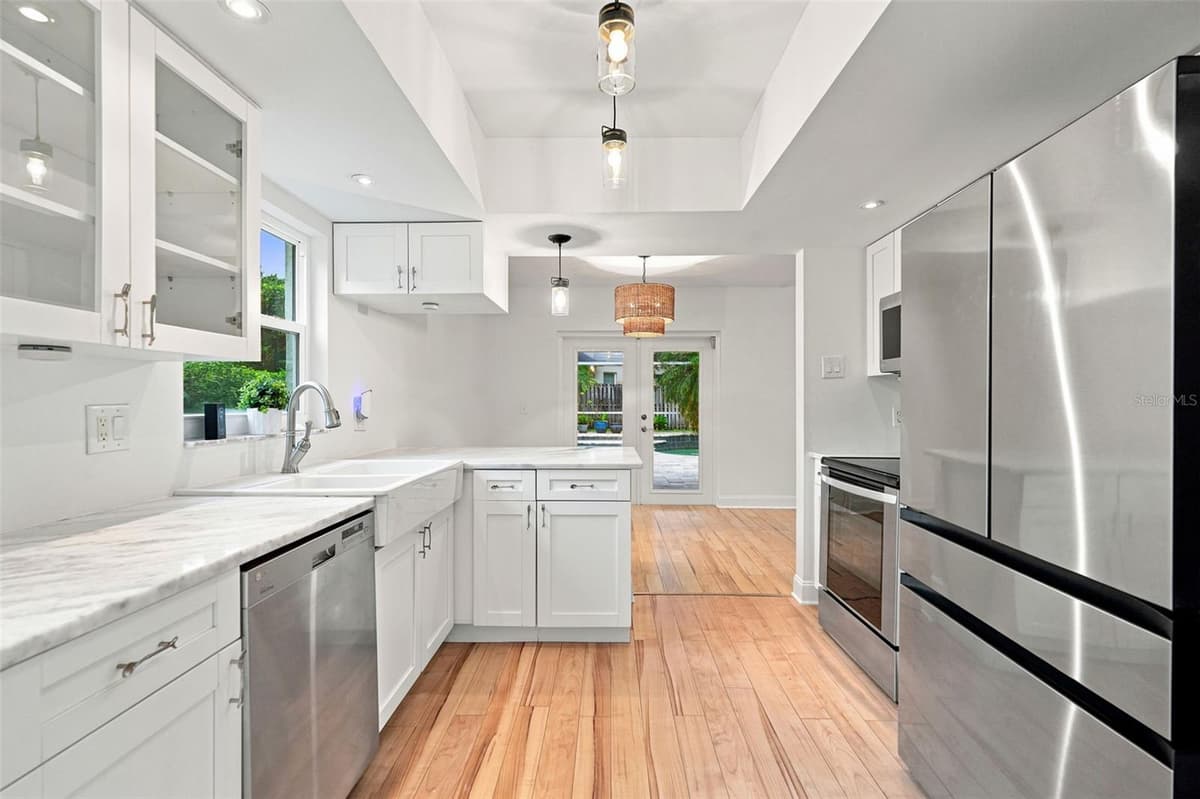 934 BERKLEY COURT — photo 13 of 37