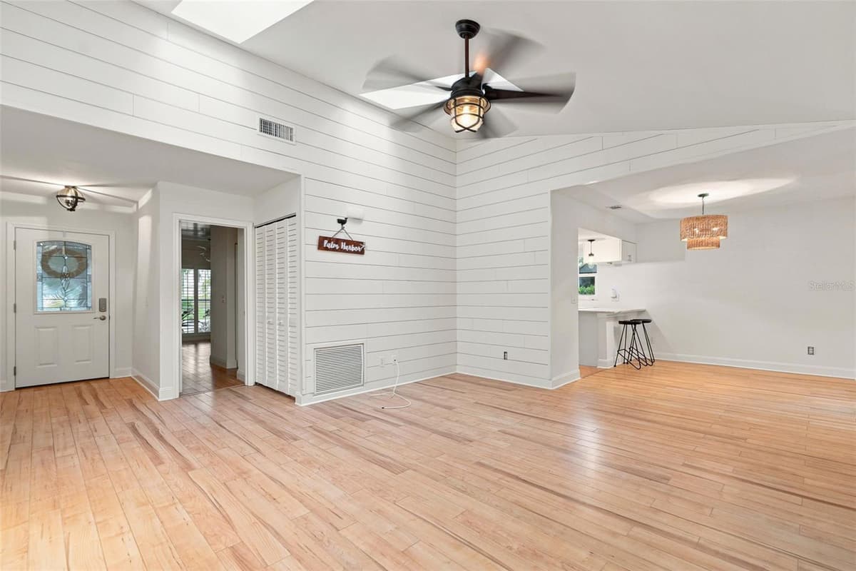 934 BERKLEY COURT — photo 4 of 37