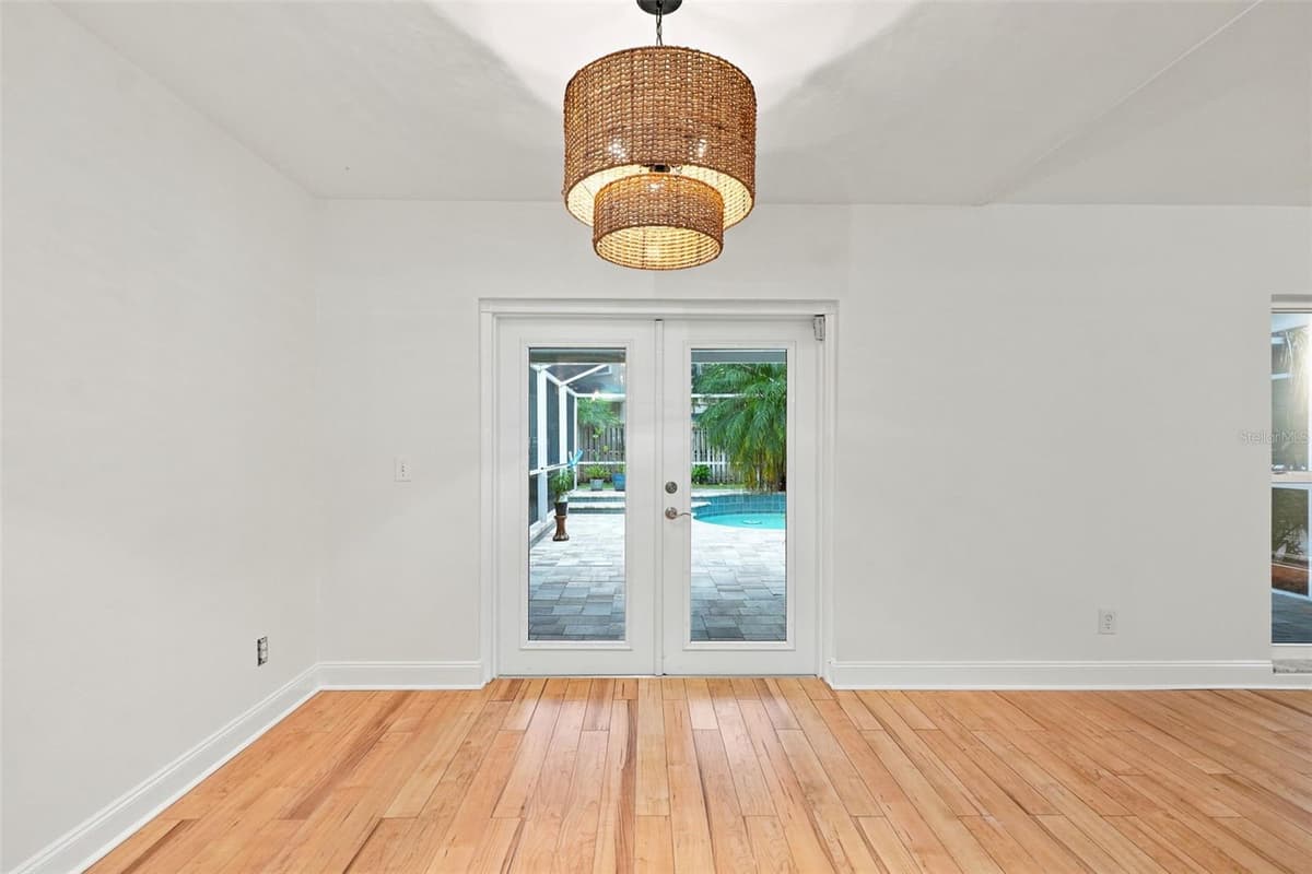 934 BERKLEY COURT — photo 16 of 37