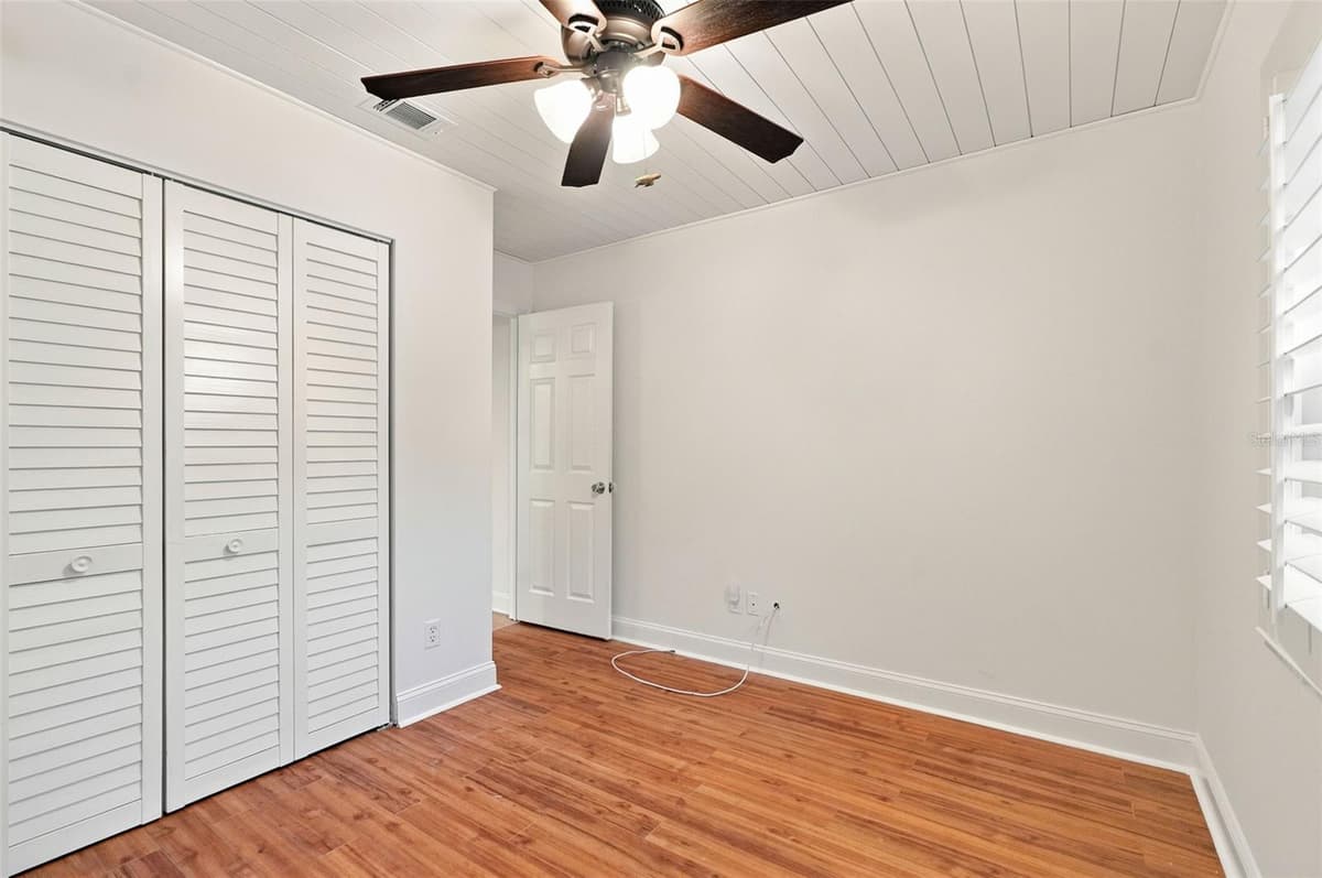 934 BERKLEY COURT — photo 24 of 37
