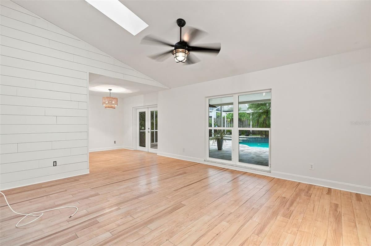 934 BERKLEY COURT — photo 5 of 37