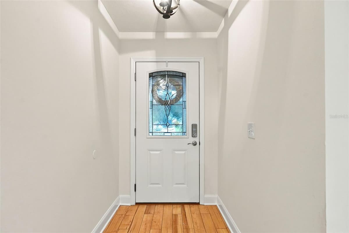 934 BERKLEY COURT — photo 3 of 37