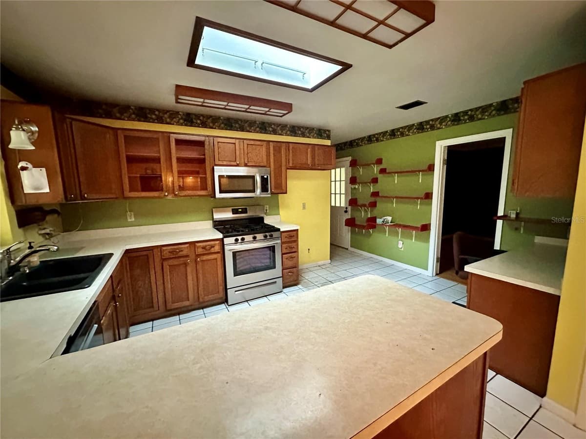 9138 LESWOOD STREET — photo 2 of 16