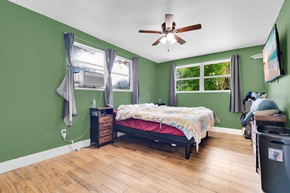 851 UNIVERSITY AVENUE — photo 19 of 33