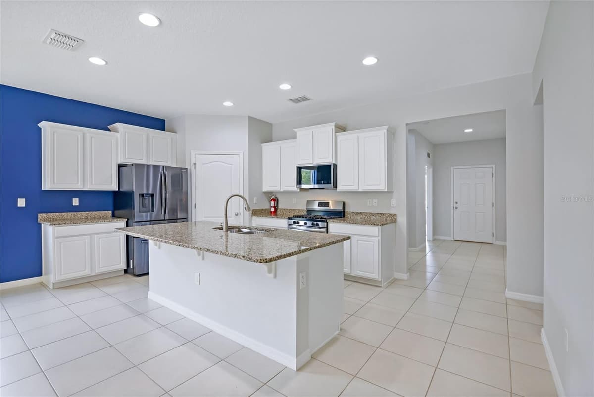 5207 WILDWOOD WAY — photo 7 of 52