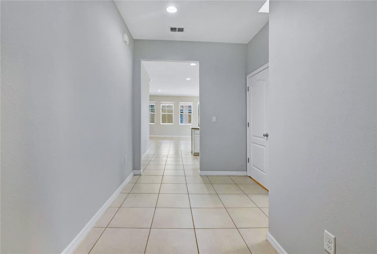 5207 WILDWOOD WAY — photo 5 of 52