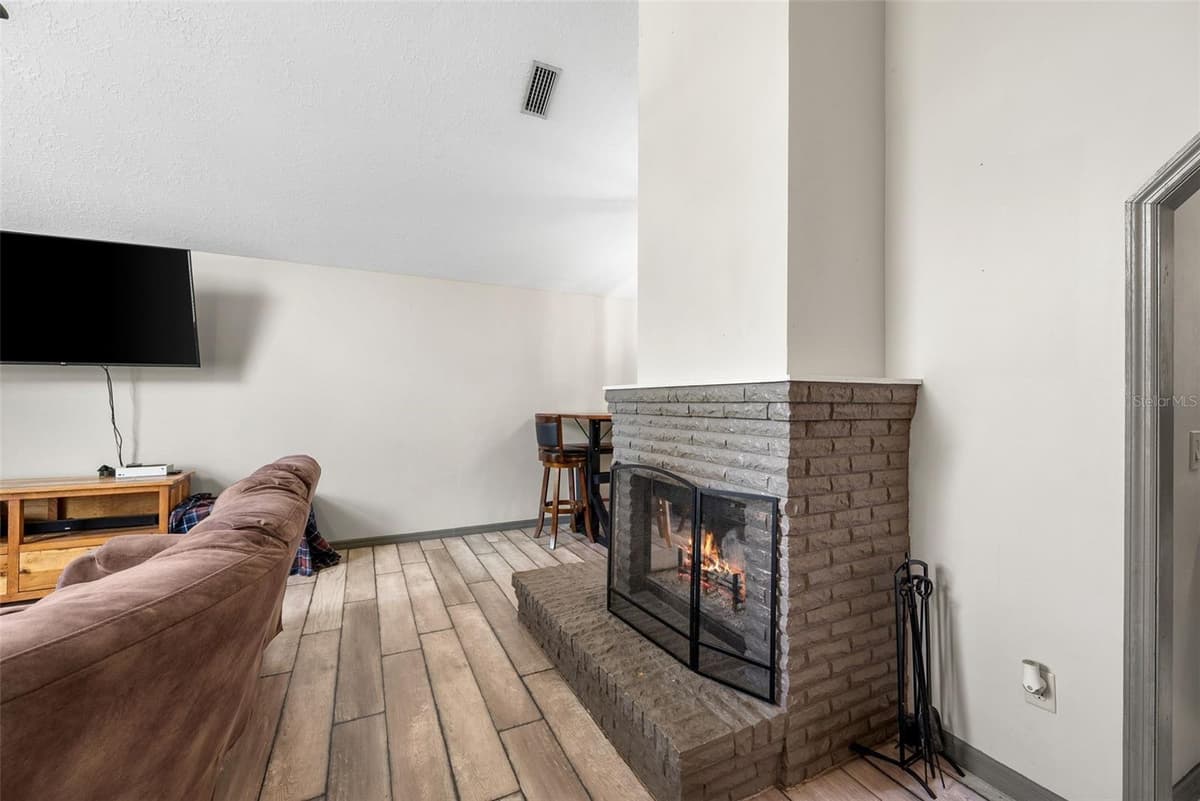 9 TEAK COURT — photo 5 of 15