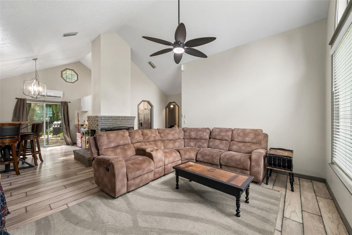 9 TEAK COURT — photo 4 of 15