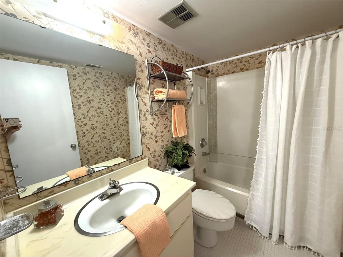 42 CLUB HOUSE DRIVE — photo 20 of 38