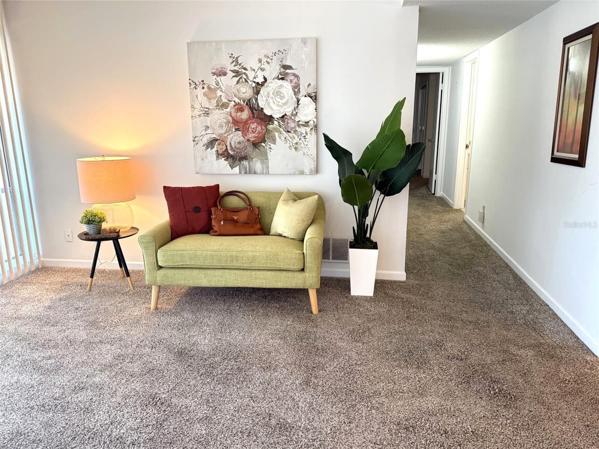 42 CLUB HOUSE DRIVE — photo 4 of 38