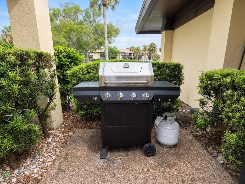 42 CLUB HOUSE DRIVE — photo 29 of 38