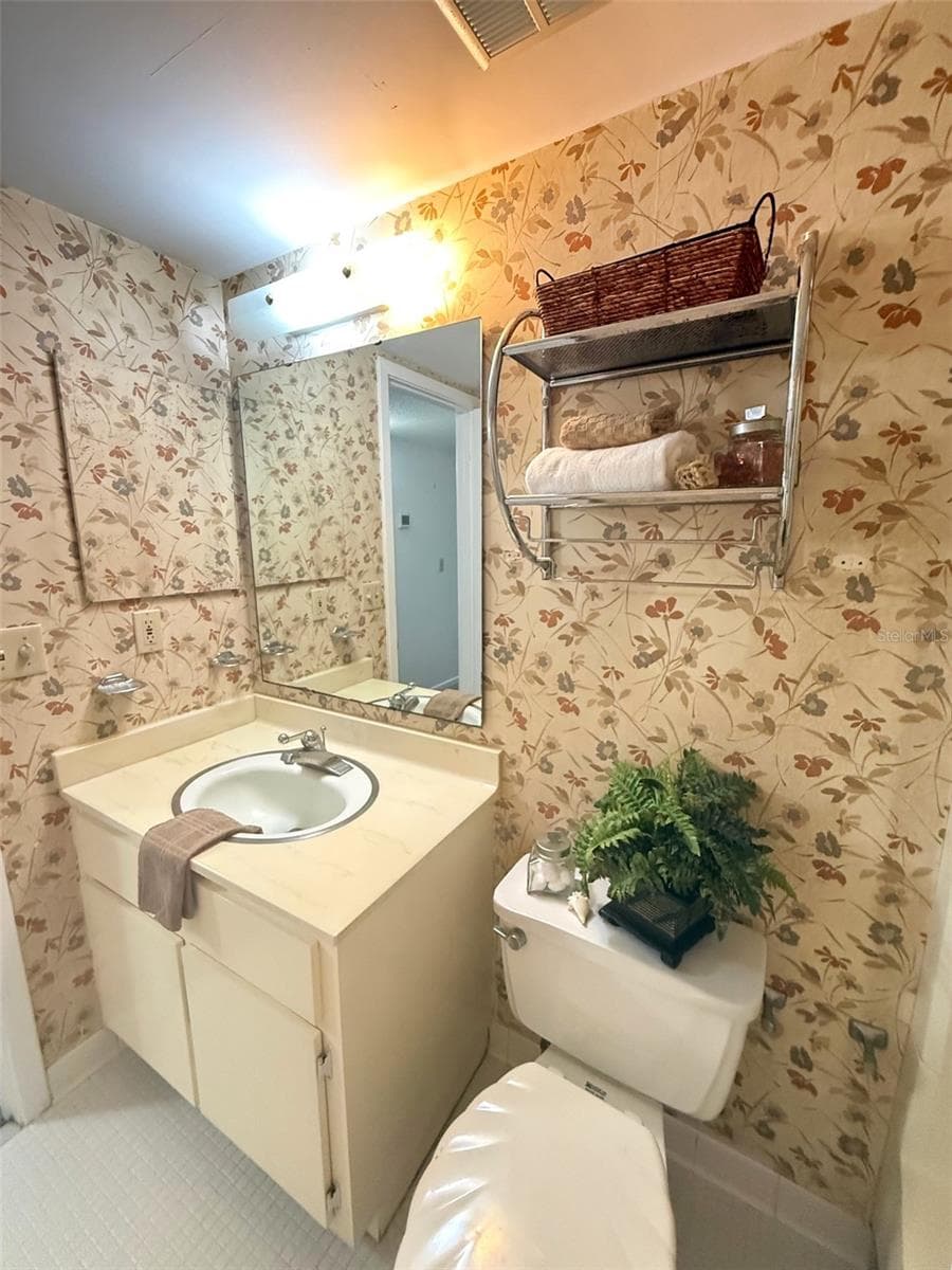 42 CLUB HOUSE DRIVE — photo 19 of 38