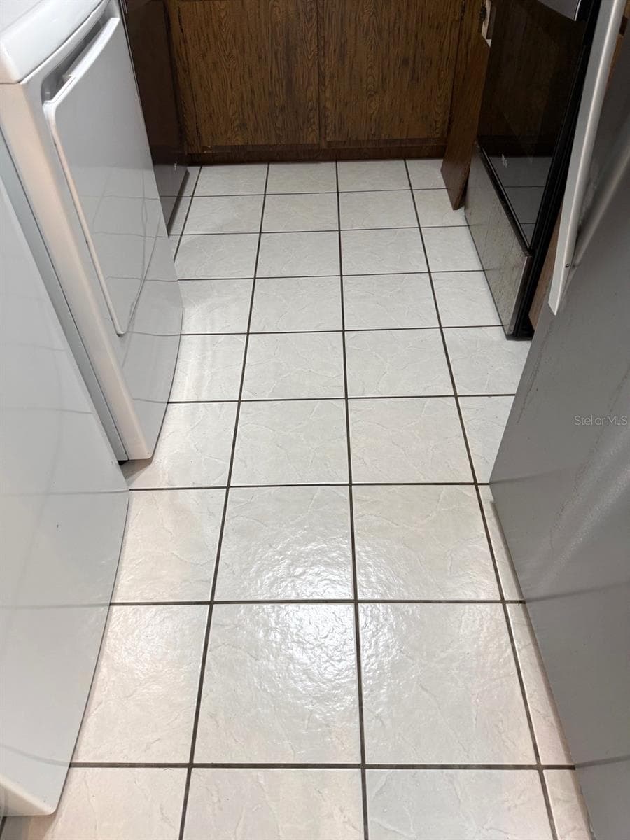 42 CLUB HOUSE DRIVE — photo 9 of 38
