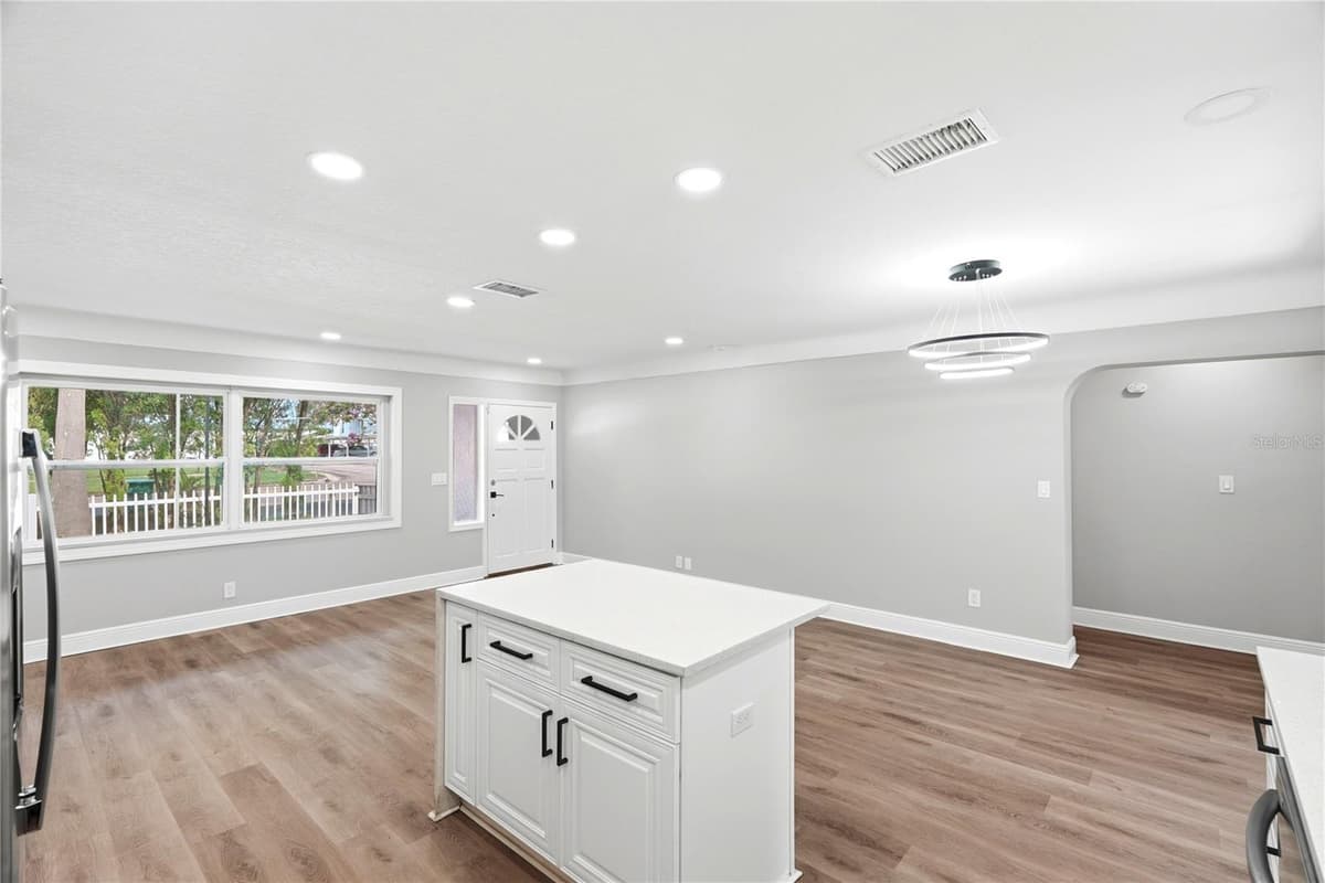 1628 HIGHLAND AVENUE — photo 4 of 28