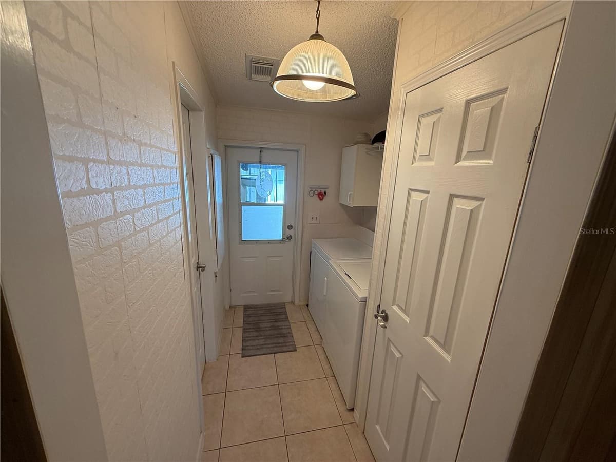 802 ROBIN LANE — photo 18 of 29