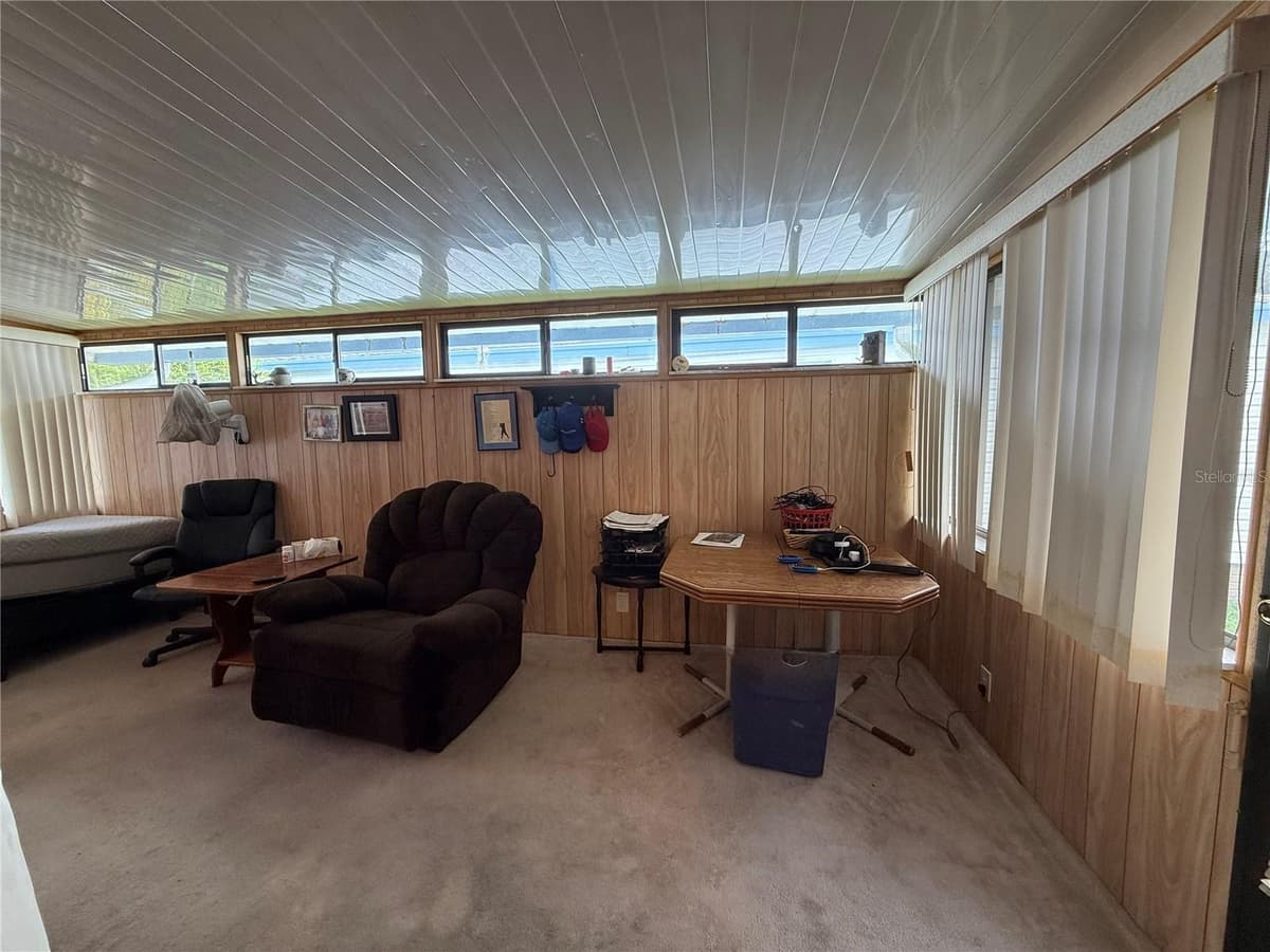 802 ROBIN LANE — photo 10 of 29