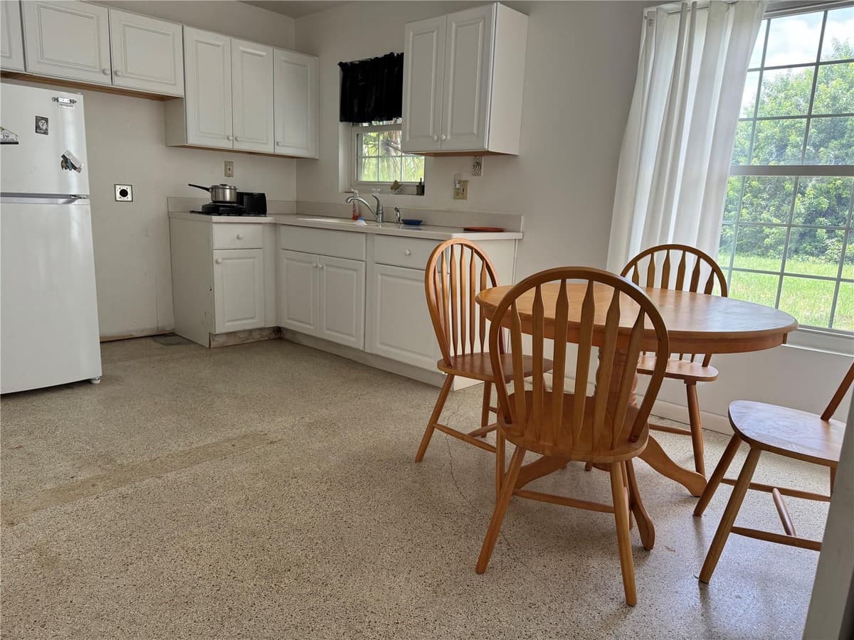 27233 WHITMAN AVENUE — photo 5 of 18