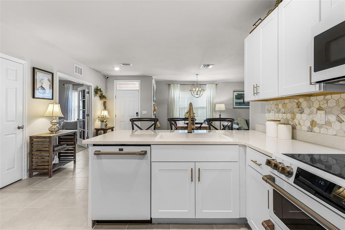 25016 LENOX CIRCLE — photo 10 of 29