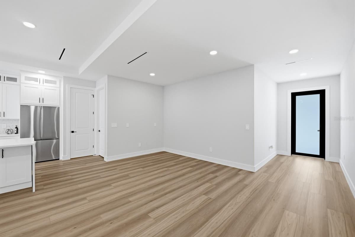64 HIGHLAND STREET — photo 8 of 29