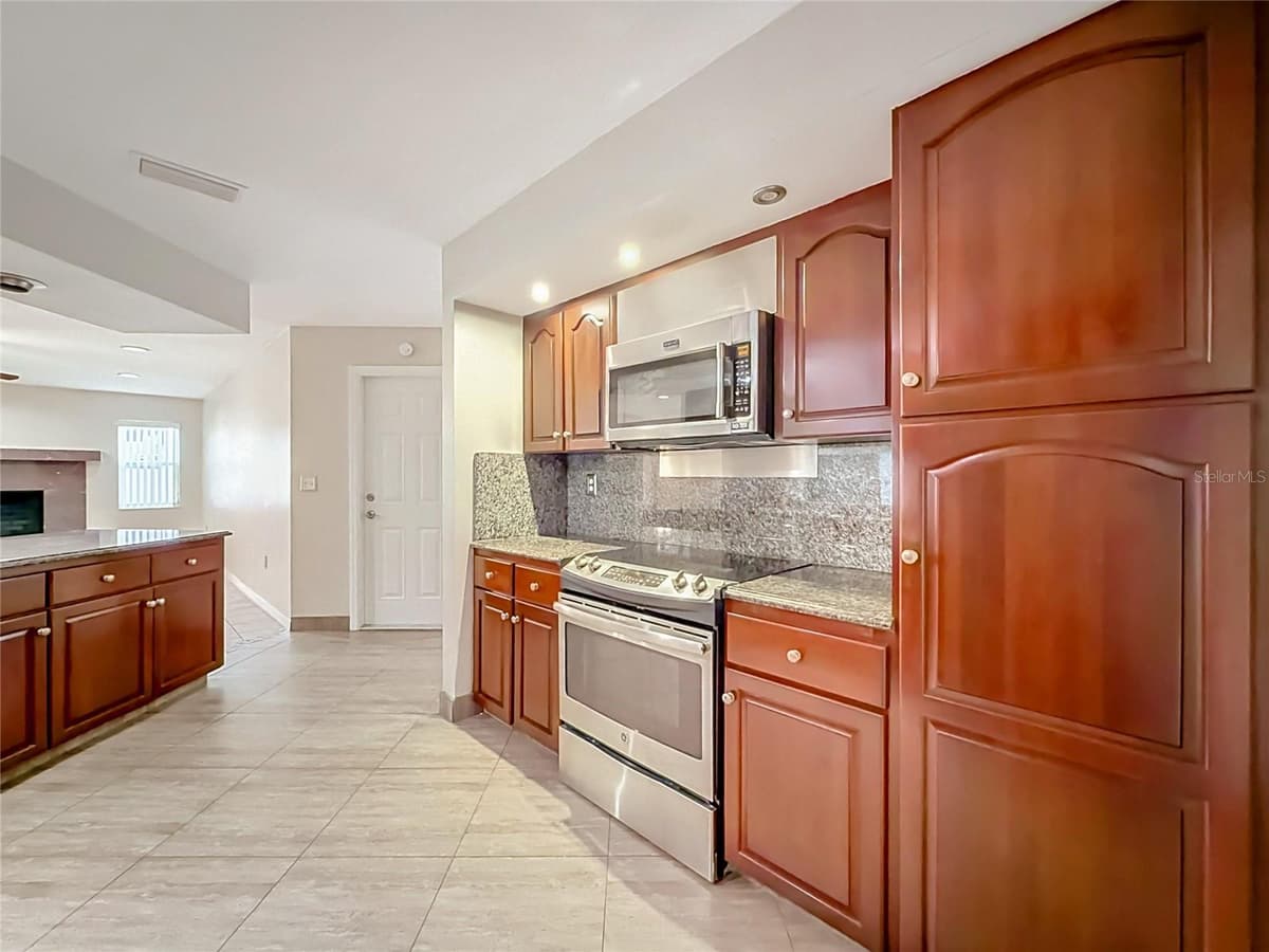 1601 GULF ROAD — photo 13 of 52