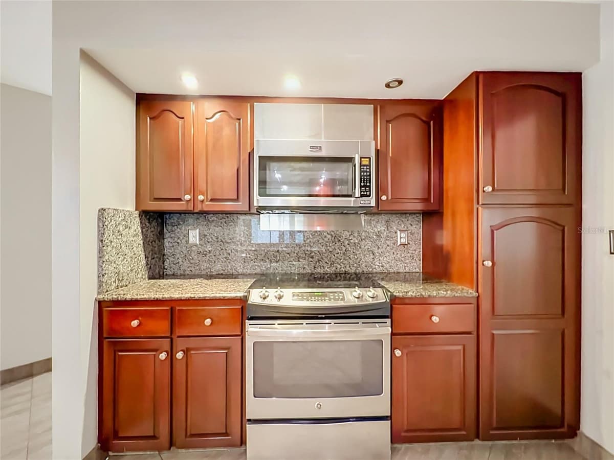 1601 GULF ROAD — photo 16 of 52