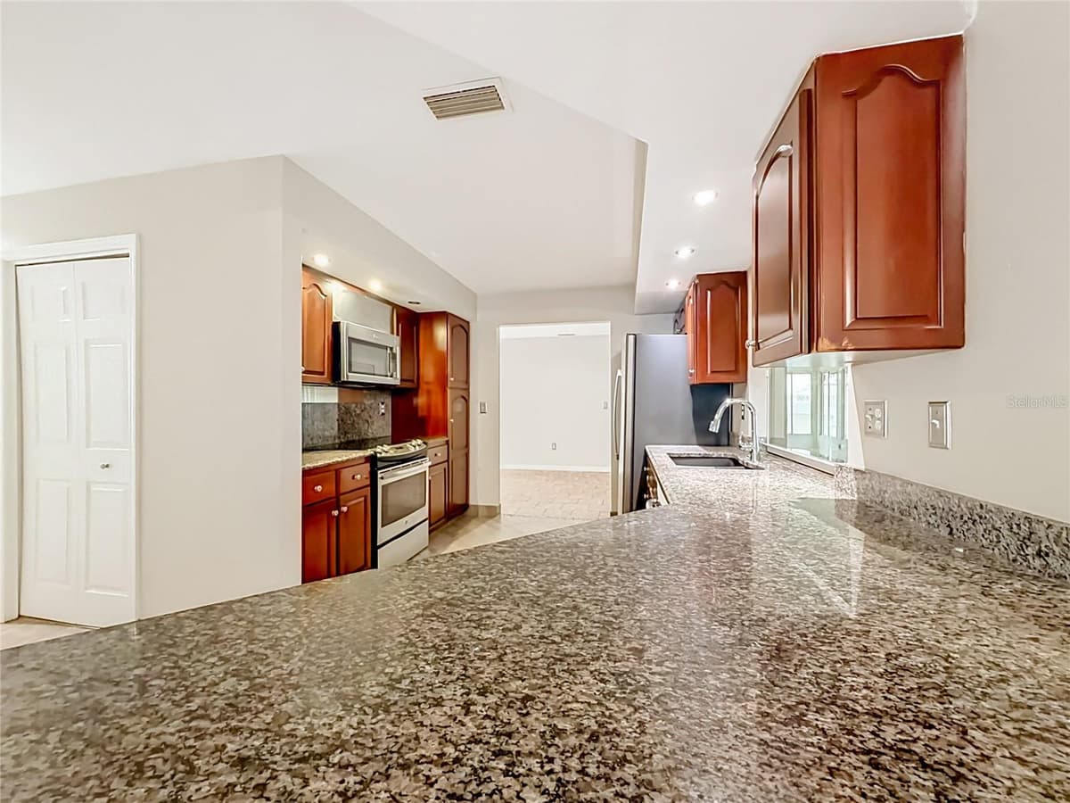 1601 GULF ROAD — photo 14 of 52