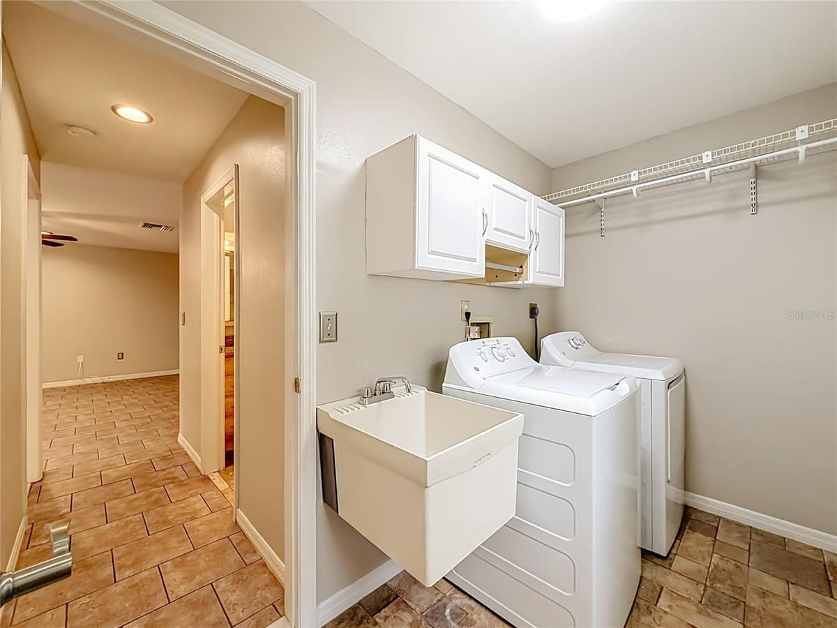 1601 GULF ROAD — photo 36 of 52