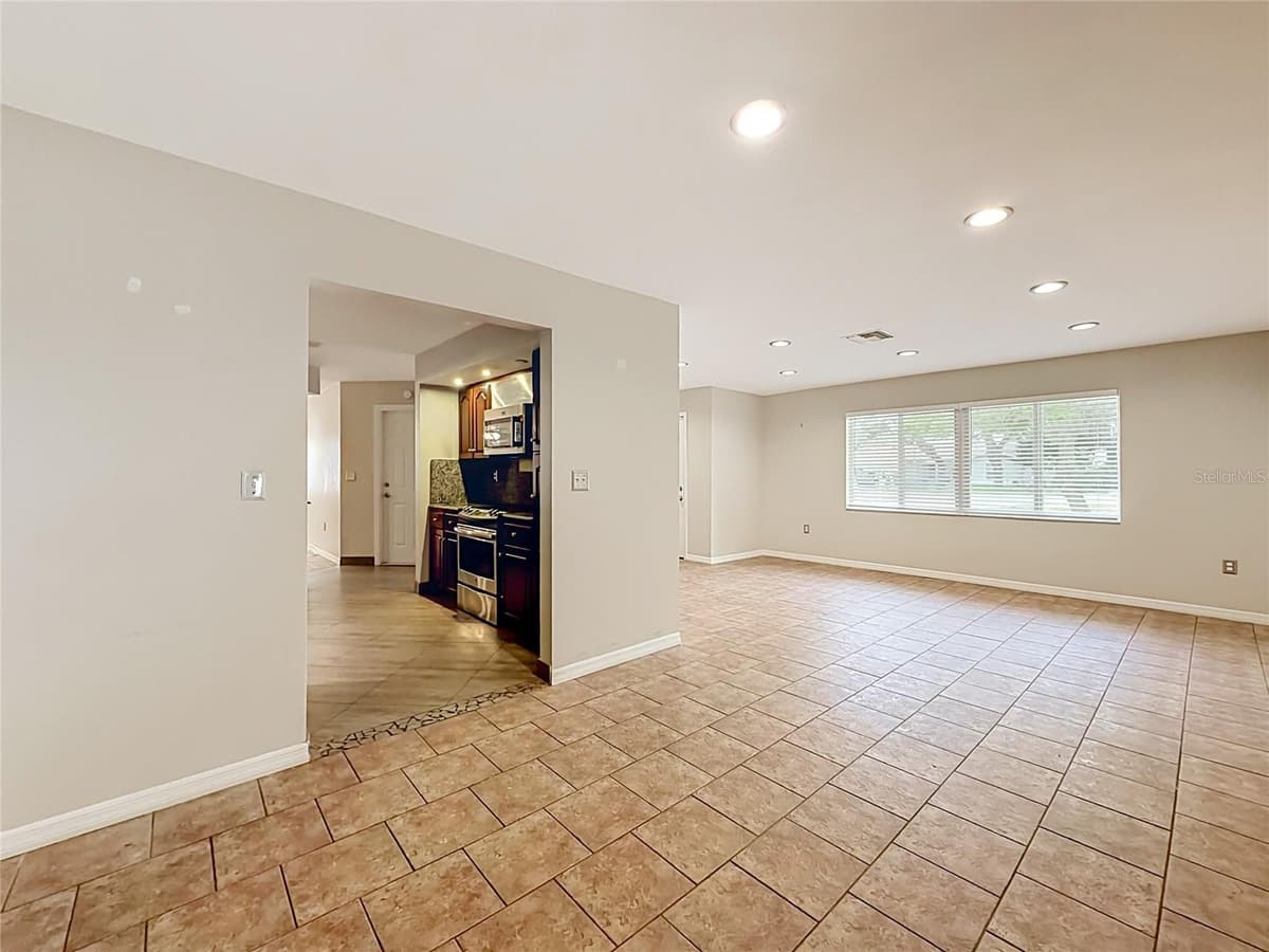 1601 GULF ROAD — photo 12 of 52