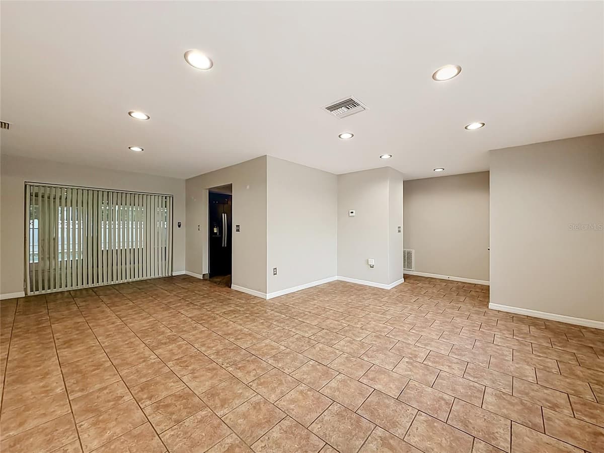 1601 GULF ROAD — photo 10 of 52