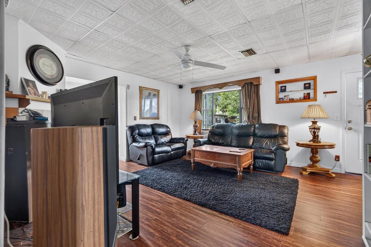 1865 CEDARWOOD DRIVE — photo 6 of 39