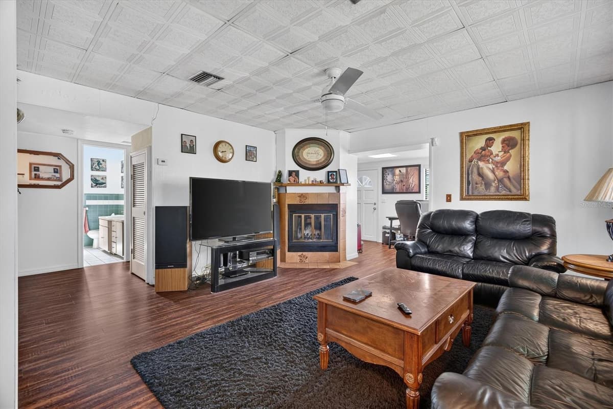 1865 CEDARWOOD DRIVE — photo 3 of 39