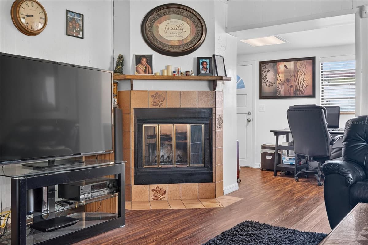 1865 CEDARWOOD DRIVE — photo 7 of 39