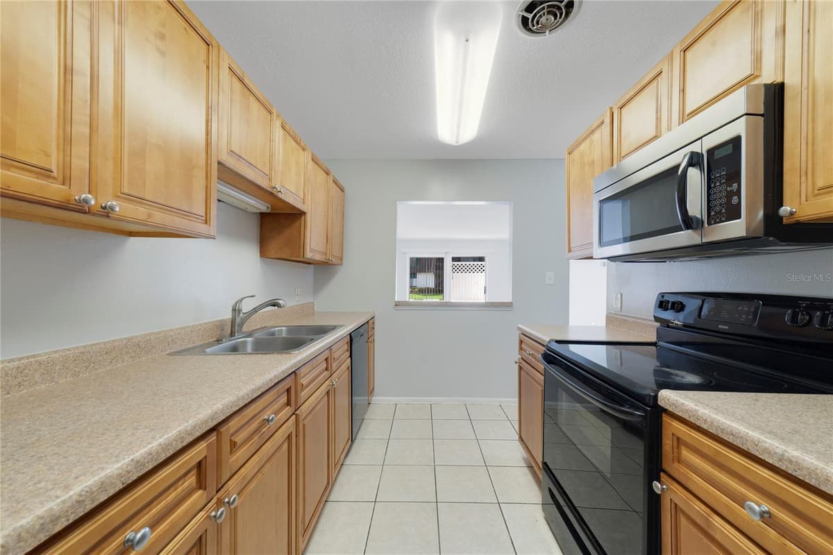 1695 LEE ROAD — photo 8 of 22