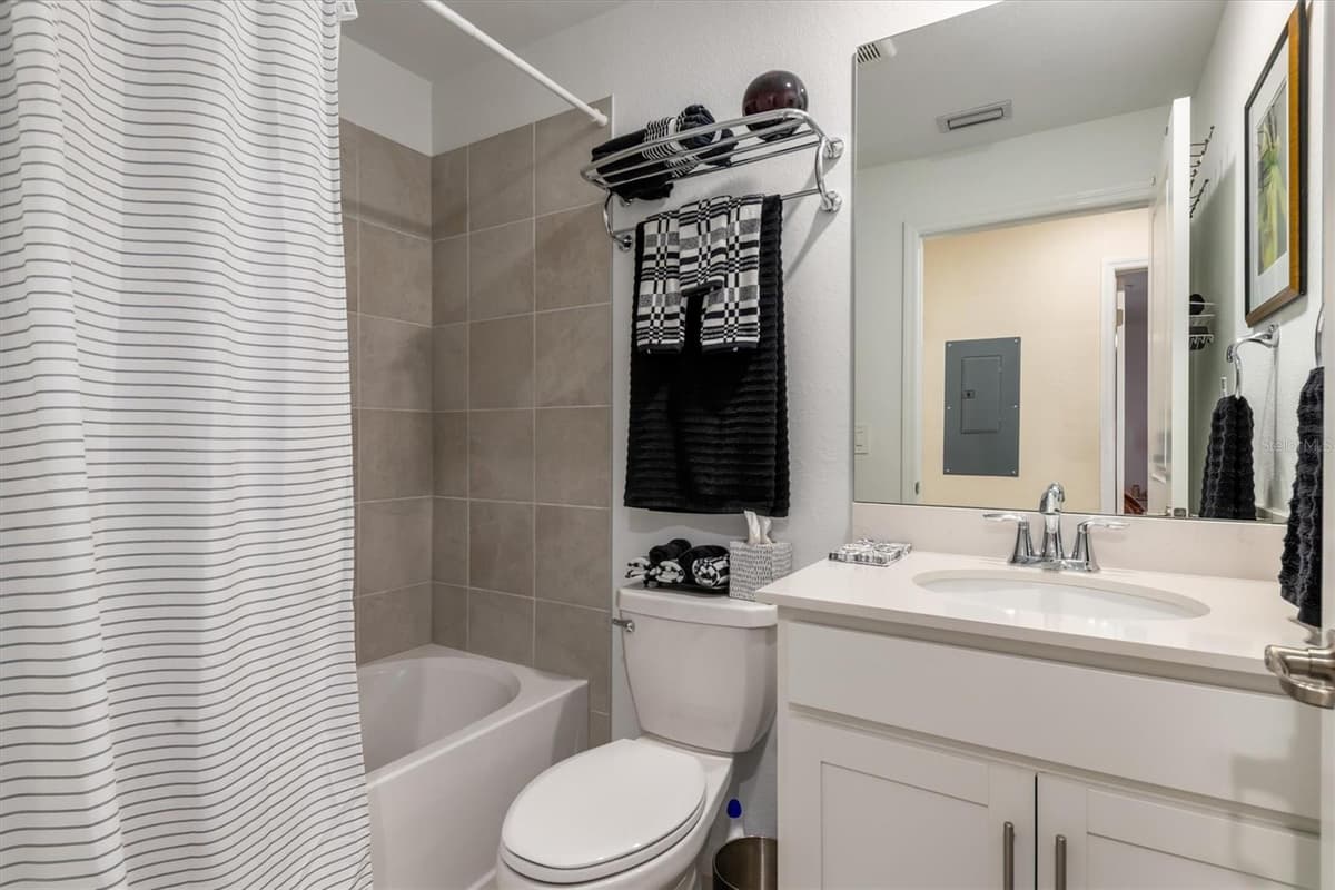 14221 HERITAGE LANDING BOULEVARD — photo 32 of 56