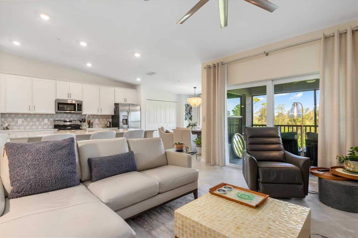 14221 HERITAGE LANDING BOULEVARD — photo 9 of 56
