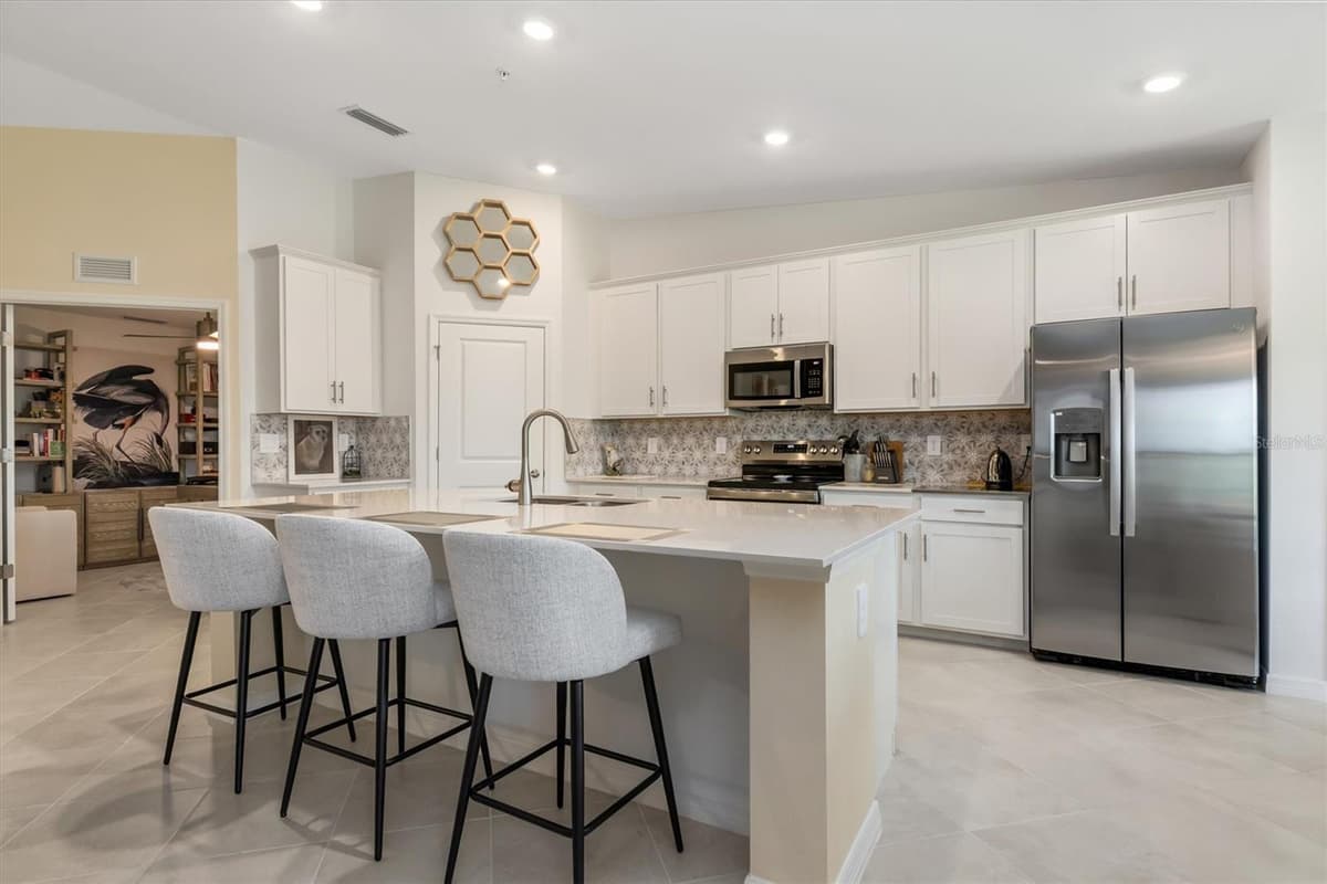 14221 HERITAGE LANDING BOULEVARD — photo 16 of 56