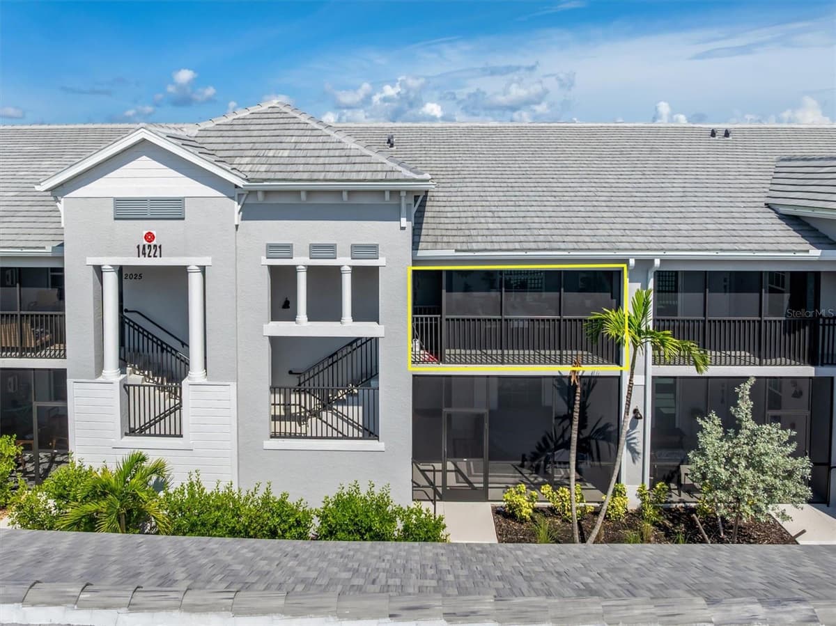 14221 HERITAGE LANDING BOULEVARD — photo 4 of 56