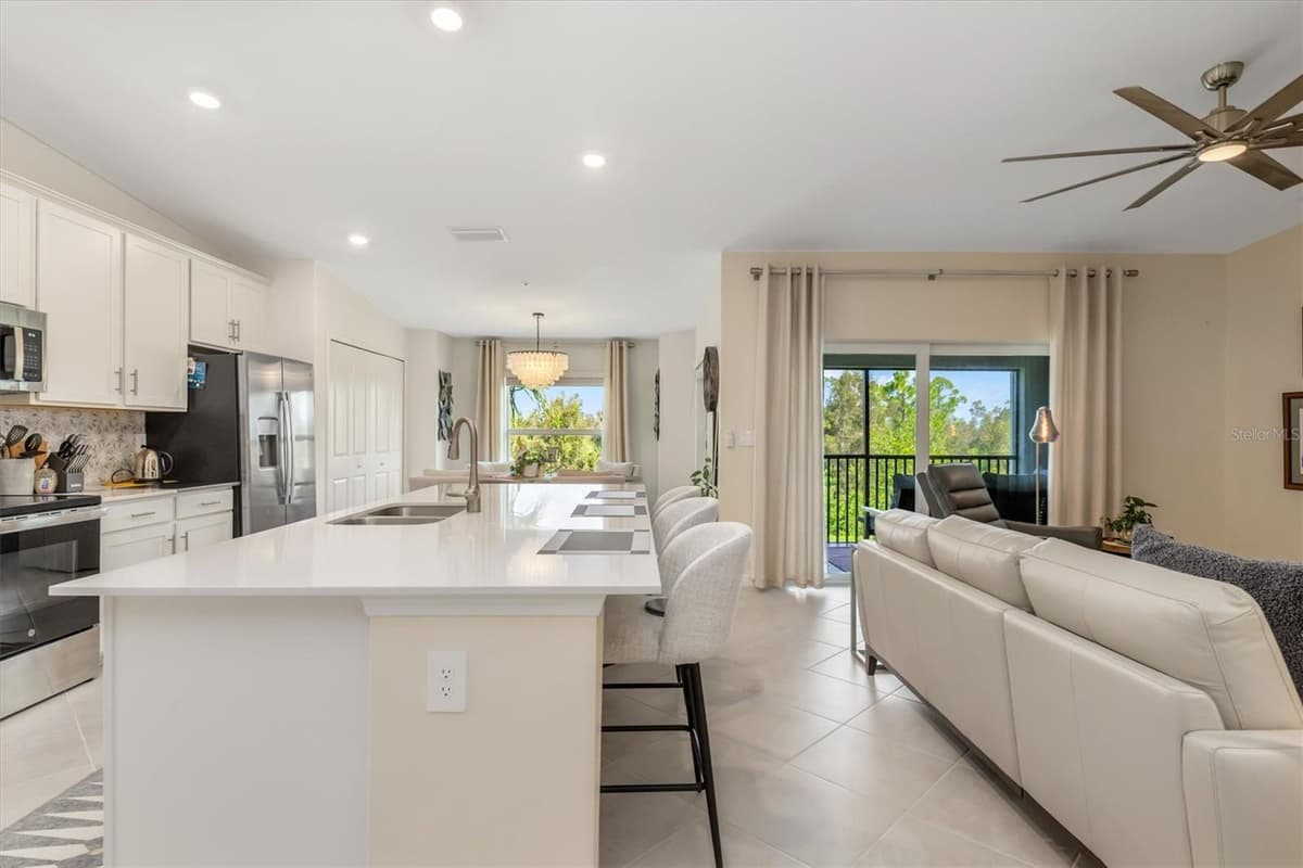14221 HERITAGE LANDING BOULEVARD — photo 18 of 56