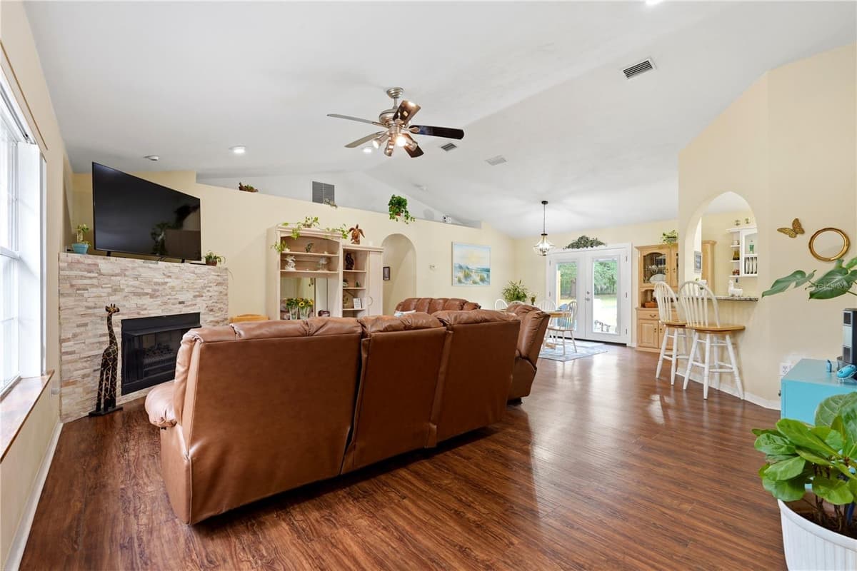5480 53RD TERRACE — photo 9 of 47
